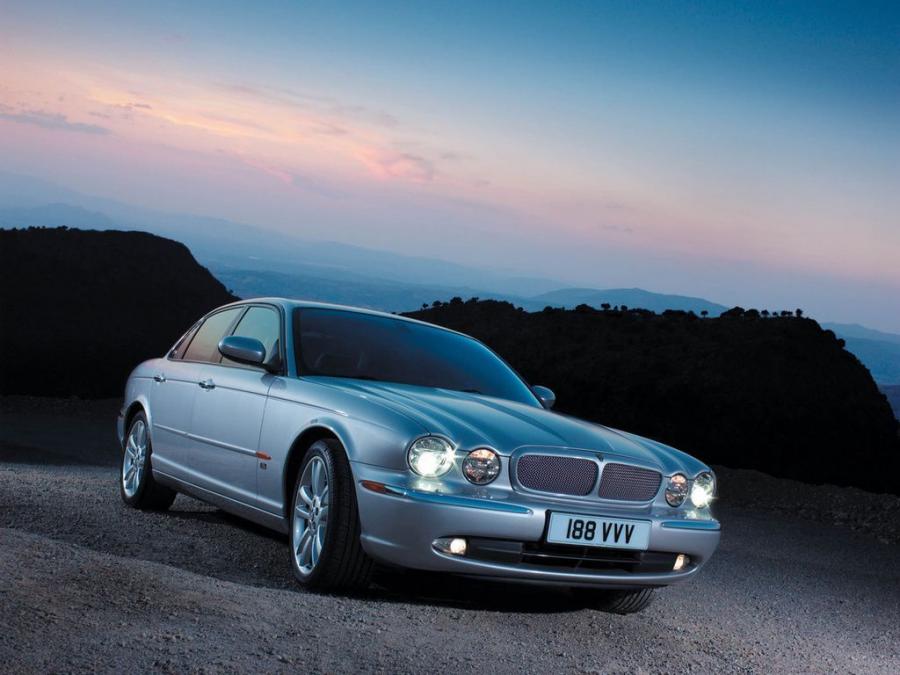  Jaguar XJR 2003 года  (EU) (фото 3 из 5)